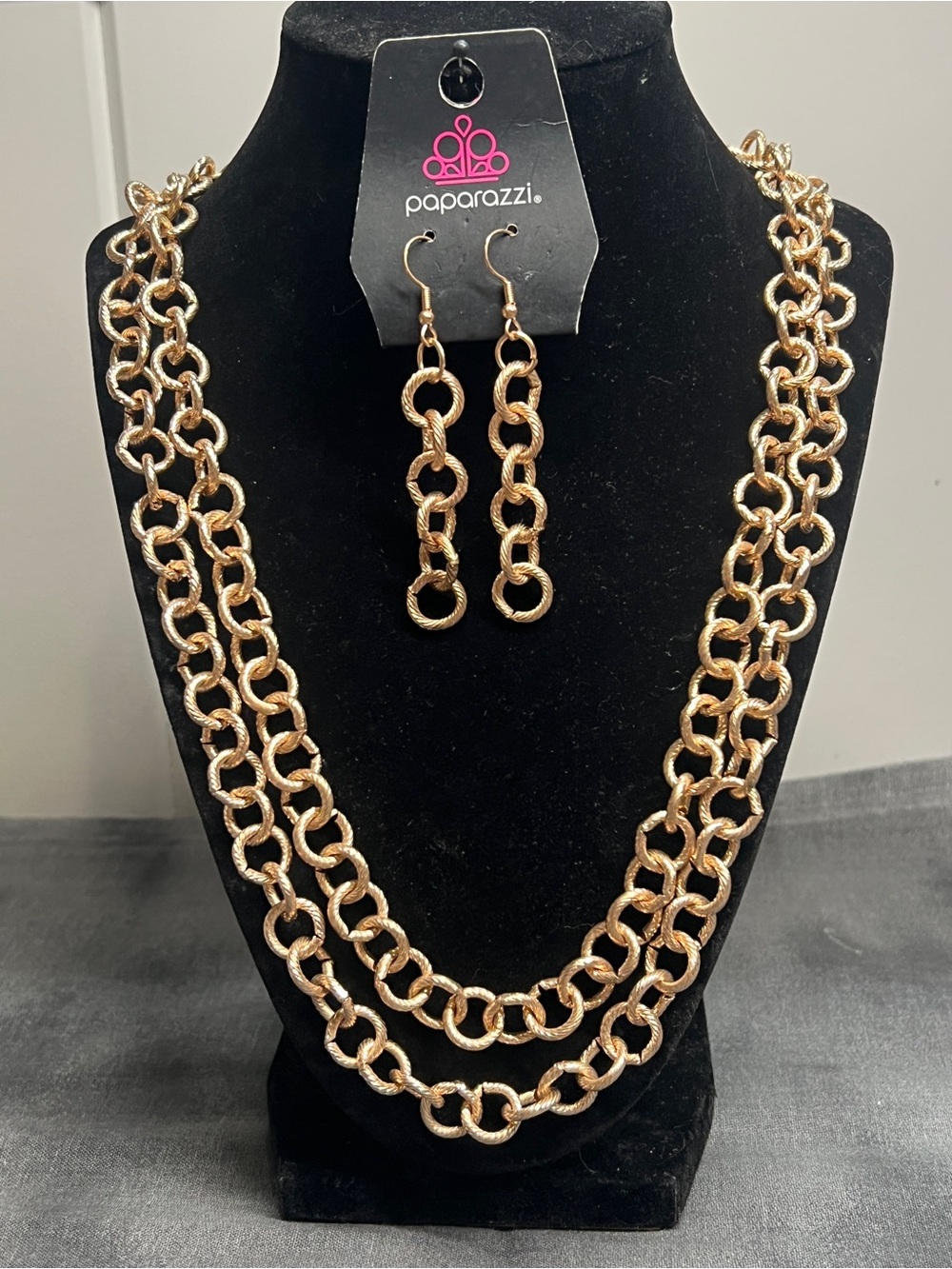 Paparazzi Shimmering Gold-Tone Triple Link Necklace with Dangle Earrings